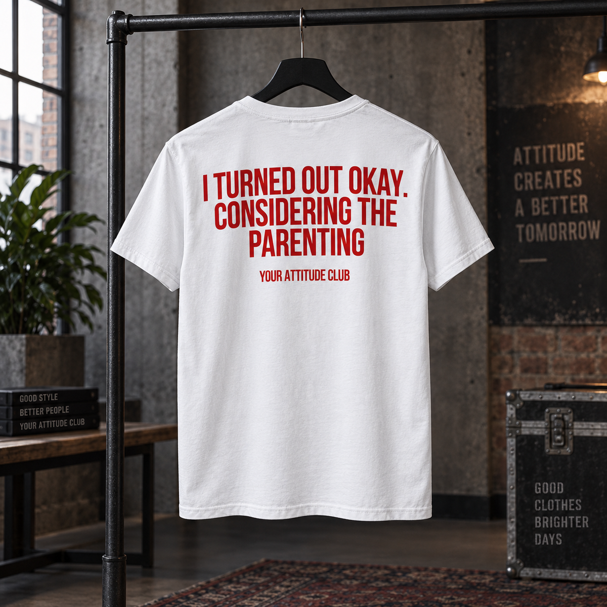 I TURNED OUT OKAY. CONSIDERING THE PARENTING – Unisex Statement T-Shirt Weiß mit rotem Backprint | sarkastisches Sprüche Shirt