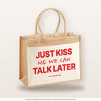 Just Kiss Me We Can Talk Later – Jutetasche mit Spruch, große Jutetasche, Produktansicht