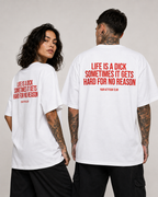 LIFE IS A DICK SOMETIMES IT GETS HARD FOR NO REASON – weißes Oversize Unisex Shirt, roter Backprint, lustiges Spruchshirt, schwarzer Humor