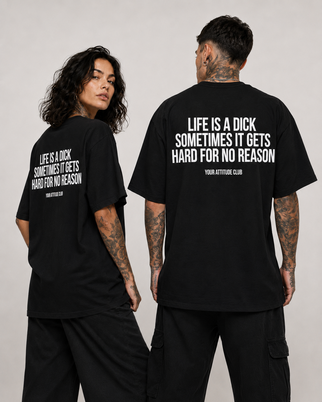 LIFE IS A DICK SOMETIMES IT GETS HARD FOR NO REASON – weißes Oversize Unisex Shirt, roter Backprint, lustiges Spruchshirt, schwarzer Humor