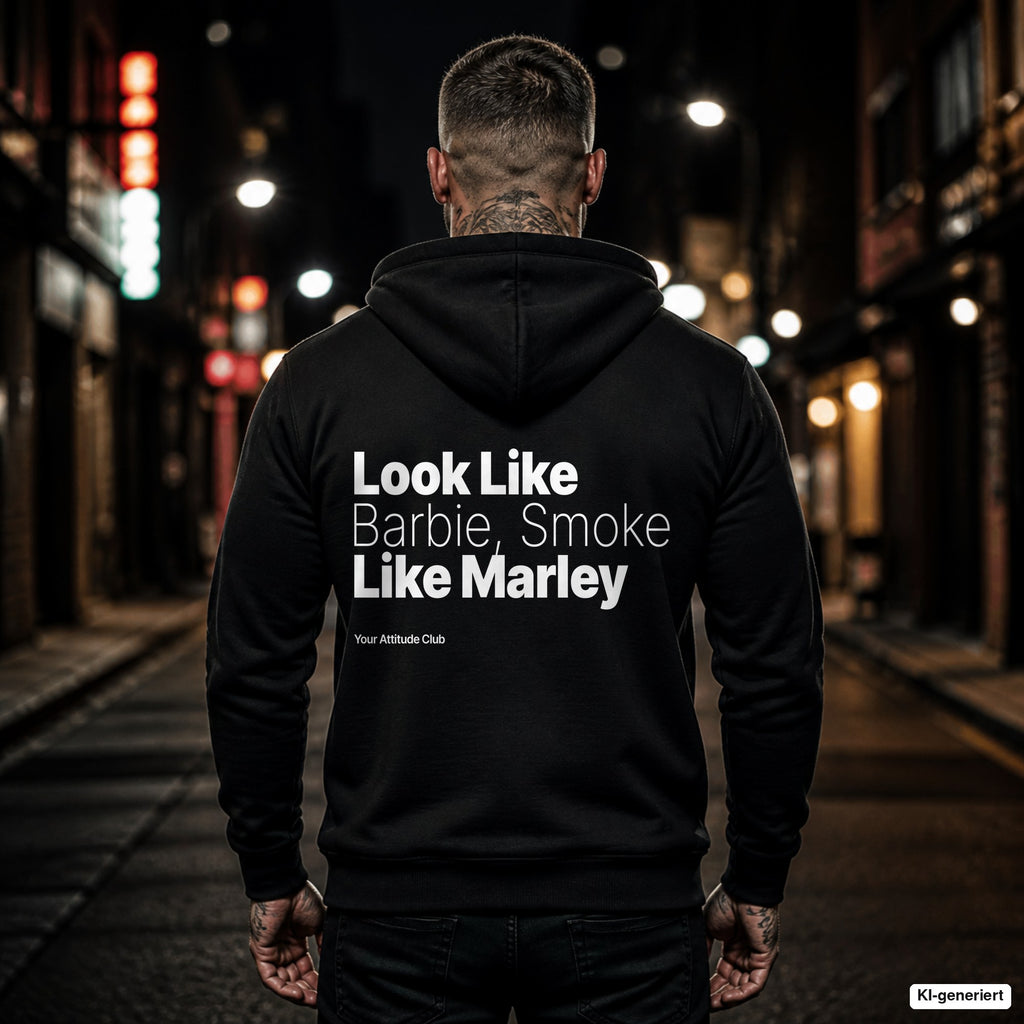 Look Like Barbie, Smoke Like Marley – schwarzer Hoodie mit weißem Backprint, Herren in der Stadt bei Nacht