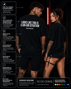 LOOKS LIKE THIS IS A GIN-GIN SITUATION – weißes Oversize Unisex Shirt, roter Backprint, Gin Shirt, lustiges Spruchshirt, Party Geschenk