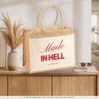 Made In Hell – Jutetasche mit Spruch, auf dem Sideboard im Flur