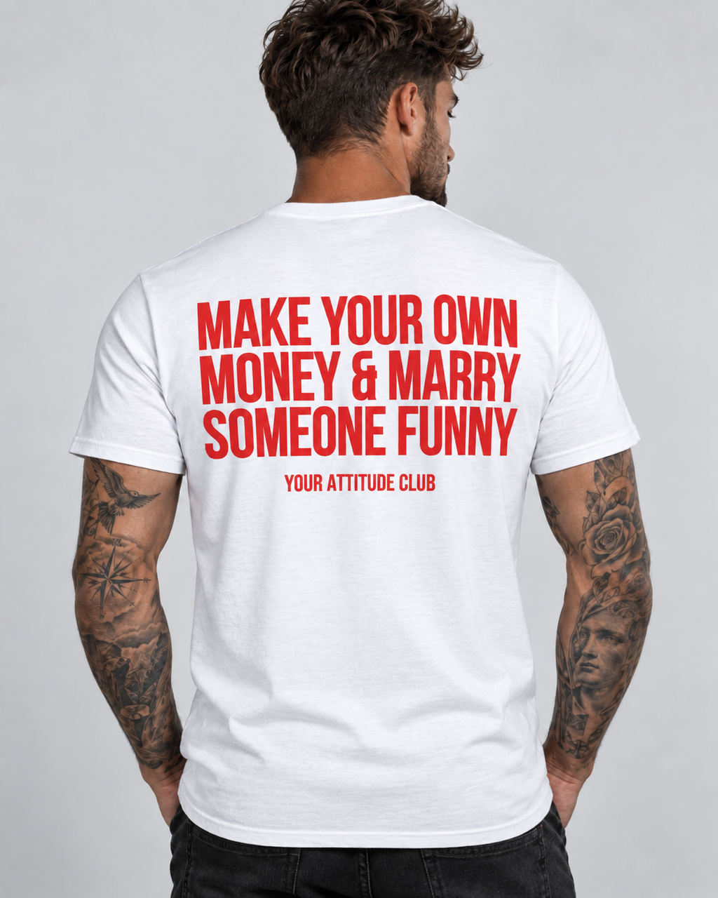 MAKE YOUR OWN MONEY & MARRY SOMEONE FUNNY – Unisex Statement T-Shirt Weiß mit rotem Backprint | freches Sprüche Shirt