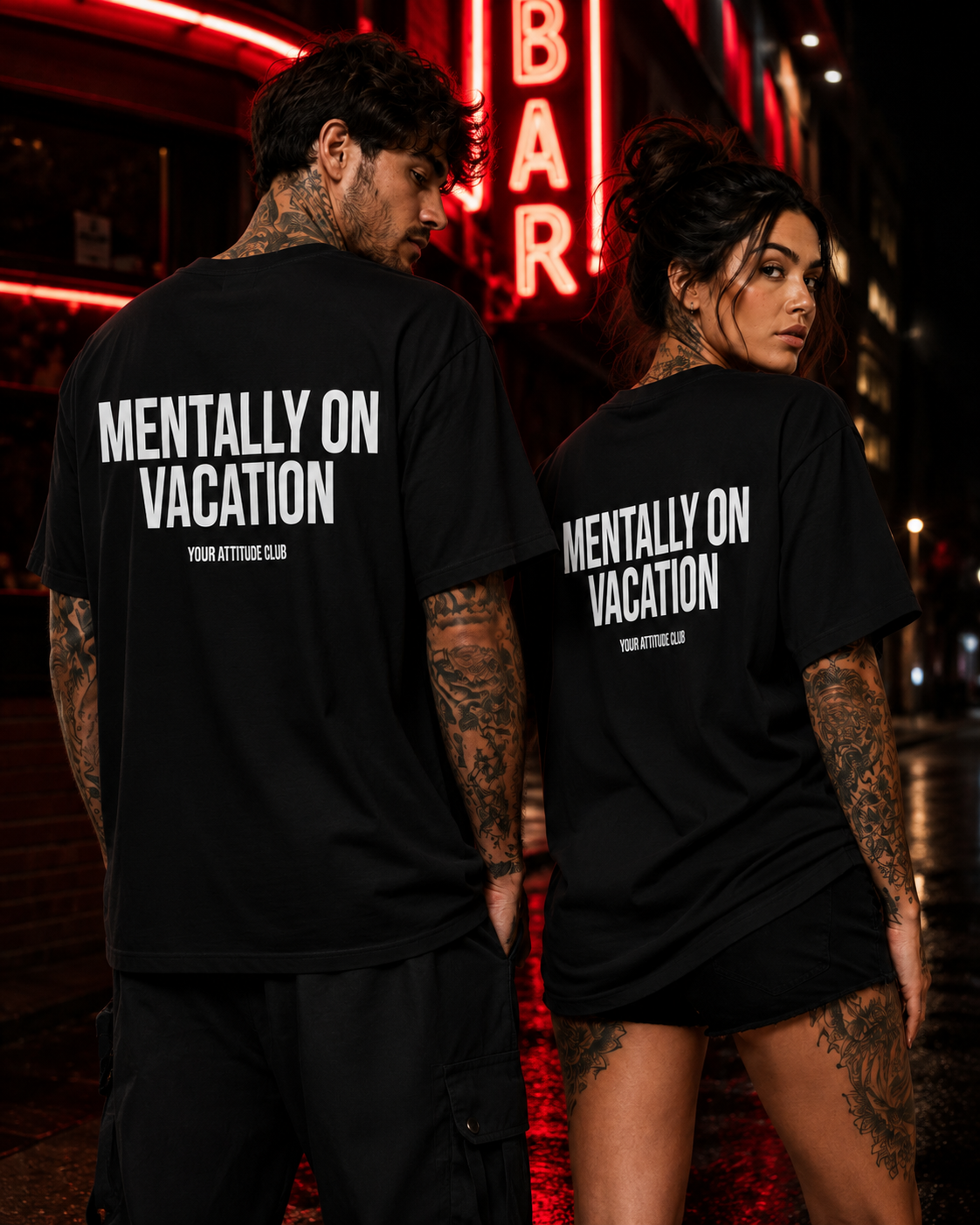 MENTALLY ON VACATION – Weißes Oversize Unisex Shirt mit rotem Backprint, lustiges Statement Shirt, Urlaub Shirt, Sarkasmus T-Shirt, Funny Tee