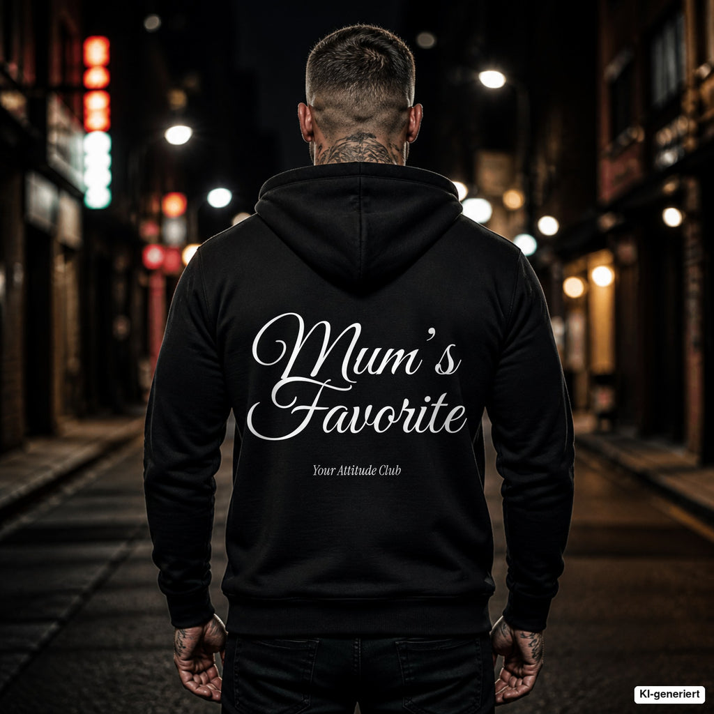 Mum’s Favorite – schwarzer Hoodie mit weißem Backprint, Herren in der Stadt bei Nacht