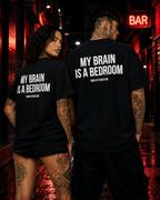 MY BRAIN IS A BEDROOM – Weißes Oversize Unisex Shirt mit rotem Backprint, lustiges Statement Shirt, Funny Tee, Sarkasmus, freches Geschenk