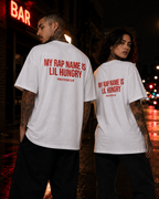 MY RAP NAME IS LIL HUNGRY – Weißes Oversize Unisex Shirt mit rotem Backprint, lustiges Statement Shirt, Foodie Shirt, Funny Tee, Geschenk