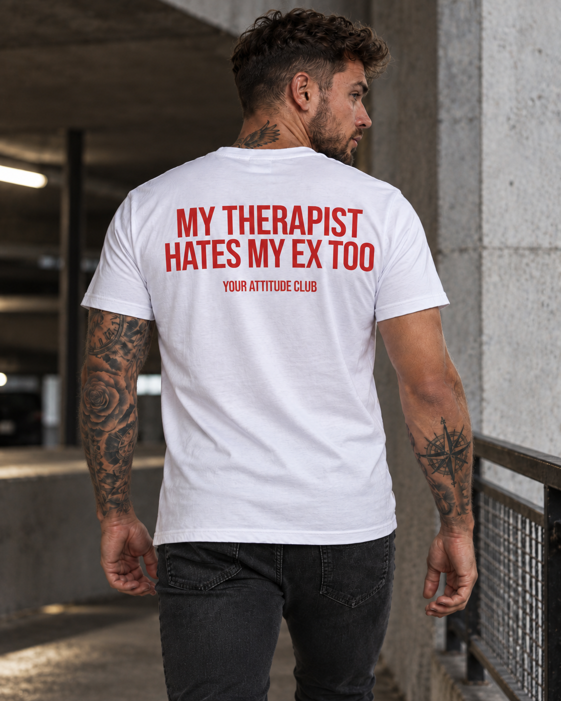 MY THERAPIST HATES MY EX TOO – Unisex Statement T-Shirt Weiß mit rotem Backprint | freches Sprüche Shirt