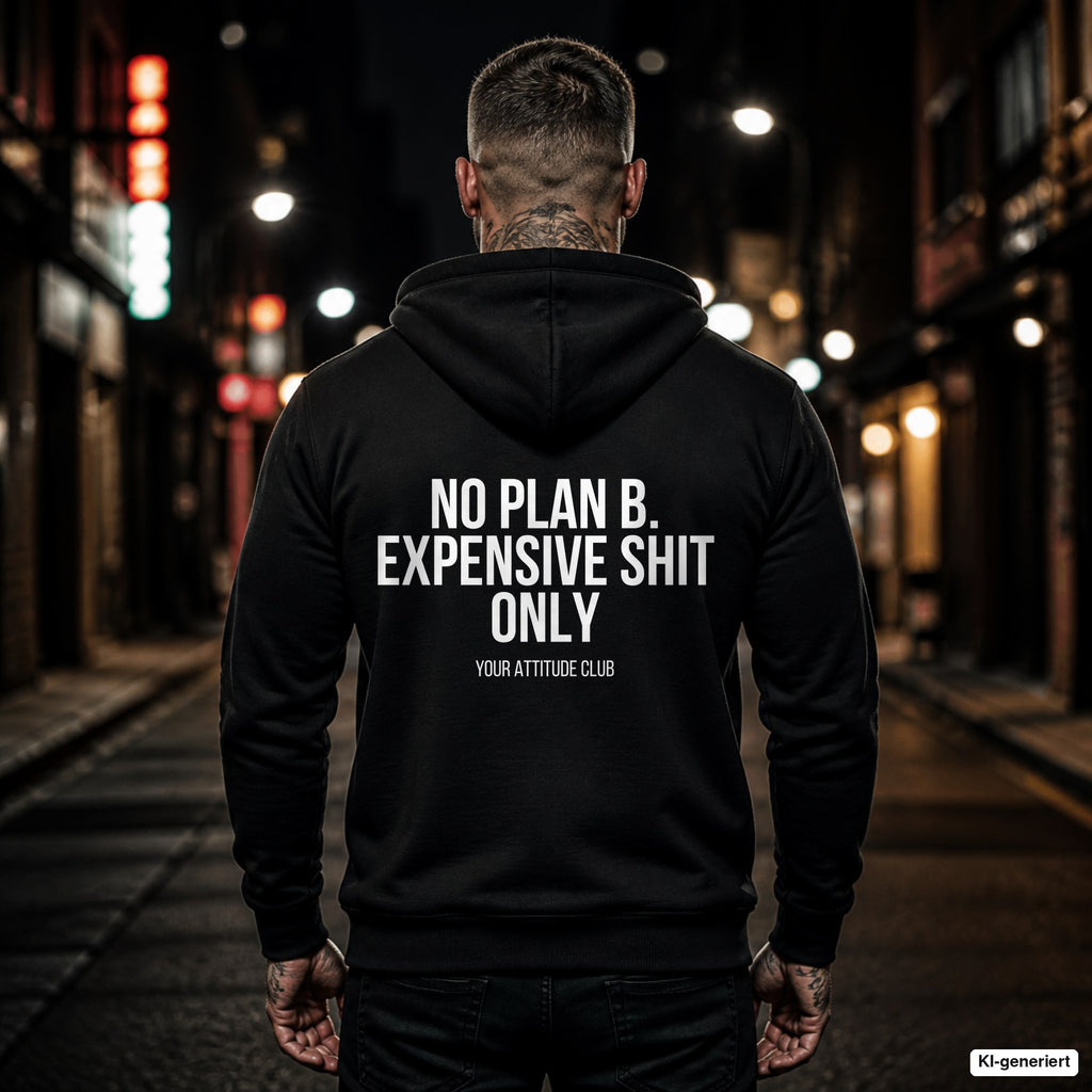 No plan b. expensive shit only – schwarzer Hoodie mit weißem Backprint, Herren in der Stadt bei Nacht