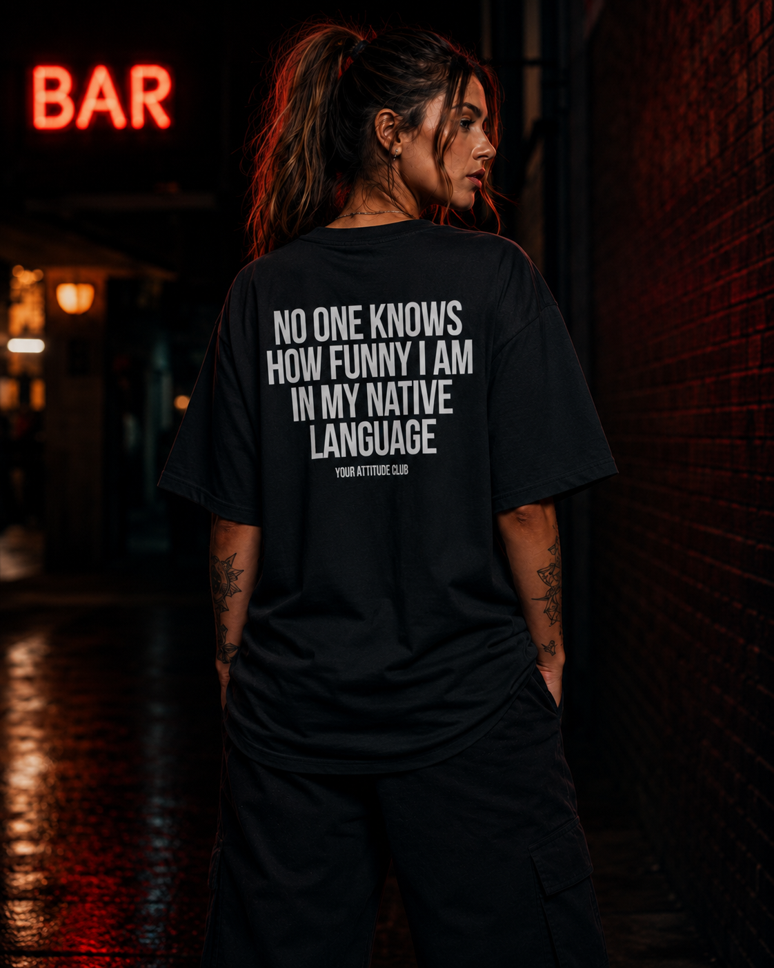 NO ONE KNOWS HOW FUNNY I AM IN MY NATIVE LANGUAGE | Oversize Shirt Unisex mit Backprint, Statement Shirt aus Bio-Baumwolle