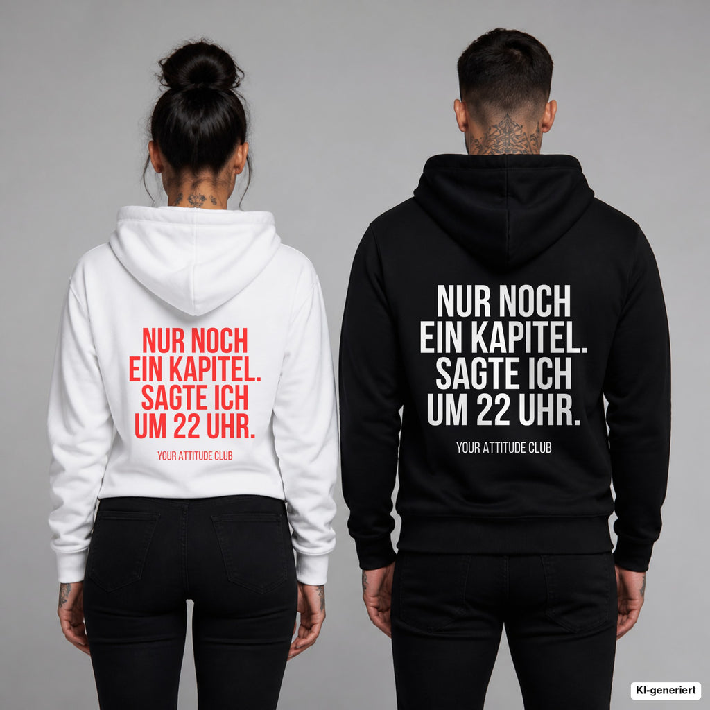 Nur noch ein Kapitel. Sagte ich um 22 Uhr. – Hoodie mit Backprint, Frau in Weiß mit rotem und Mann in Schwarz mit weißem Aufdruck