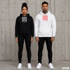 Nur noch ein Kapitel. Sagte ich um 22 Uhr. – Hoodie mit Frontprint, Frau in Schwarz und Mann in Weiß vor Betonwand