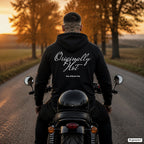 Originally Hot – schwarzer Hoodie mit weißem Backprint, Herren auf dem Motorrad