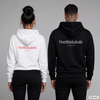 Overthinkaholic – Hoodie mit Backprint, Frau in Weiß mit rotem und Mann in Schwarz mit weißem Aufdruck