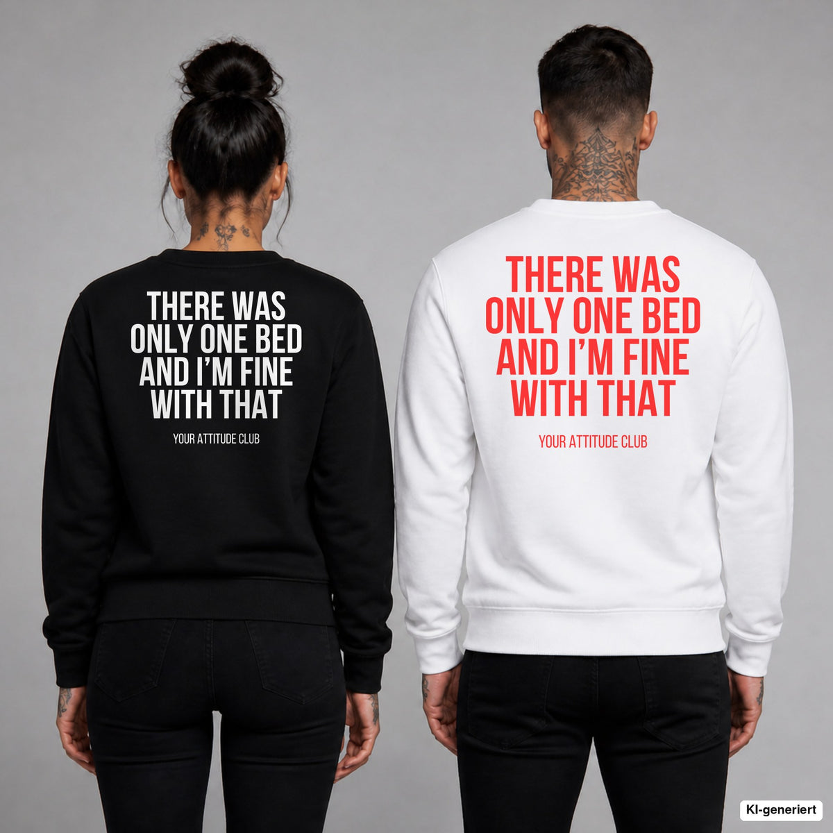 There was only one bed and I’m fine with that – Pullover mit Backprint, Frau in Schwarz und Mann in Weiß