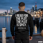 I read for the plot. The plot is spicy. – schwarzer Pullover mit weißem Backprint, Herren am Hafen