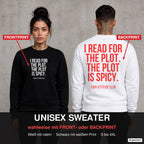 I read for the plot. The plot is spicy. – Pullover wahlweise mit Front- oder Backprint, Paar vor Betonwand