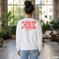 Fictional men did this to my standards – weißer Pullover mit rotem Backprint, Damen im Loft