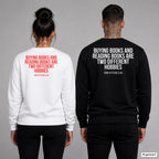 Buying books and reading books are two different hobbies – Pullover mit Backprint, Frau in Weiß mit rotem und Mann in Schwarz mit weißem Aufdruck