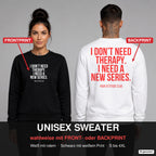 I don’t need therapy. I need a new series. – Pullover wahlweise mit Frontprint oder Backprint – Frau vorne in Schwarz, Mann hinten in Weiß