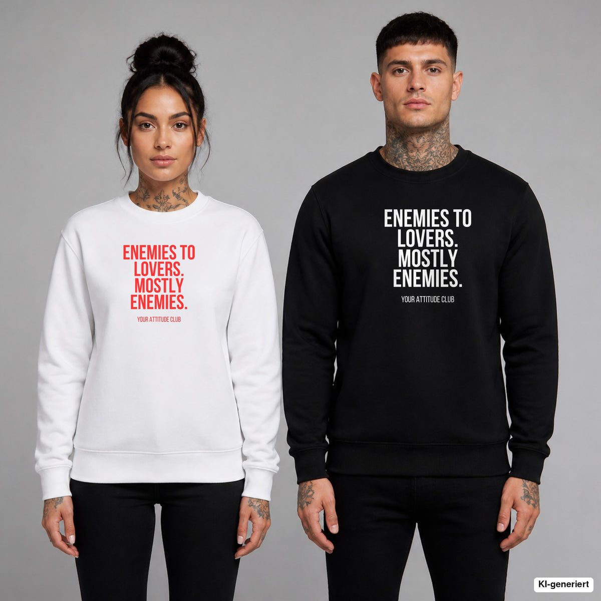 Enemies to lovers. Mostly enemies. – Pullover mit Frontprint, Frau in Weiß mit rotem und Mann in Schwarz mit weißem Aufdruck