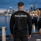 Food is flirting with me – schwarzer Pullover mit weißem Backprint, Herren am Hafen