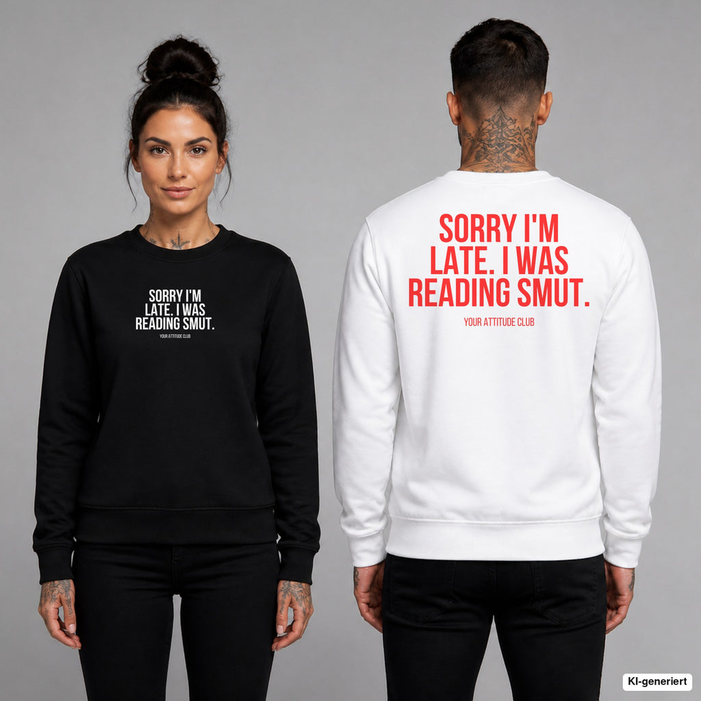 Sorry I'm late. I was reading smut – Pullover unisex mit Frontprint (Frau, Schwarz) und Backprint (Mann, Weiß)