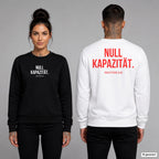 NULL KAPAZITÄT. – Pullover unisex mit Frontprint (Frau, Schwarz) und Backprint (Mann, Weiß)
