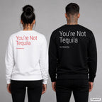 You’re not tequila – Pullover mit Backprint, Frau in Weiß mit rotem und Mann in Schwarz mit weißem Aufdruck