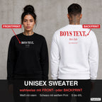 Boys text, men talk – Pullover wahlweise mit Front- oder Backprint, Paar vor Betonwand