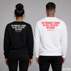 I‘m probably going to hell in every religion – Pullover mit Backprint, Frau in Schwarz und Mann in Weiß
