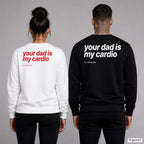Your dad is my cardio – Pullover mit Backprint, Frau in Weiß mit rotem und Mann in Schwarz mit weißem Aufdruck