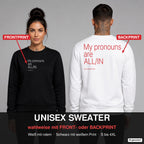 My pronouns are ALL-IN – Pullover wahlweise mit Frontprint oder Backprint – Frau vorne in Schwarz, Mann hinten in Weiß