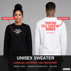 Your dad still saved my number – Pullover wahlweise mit Frontprint oder Backprint – Frau vorne in Schwarz, Mann hinten in Weiß