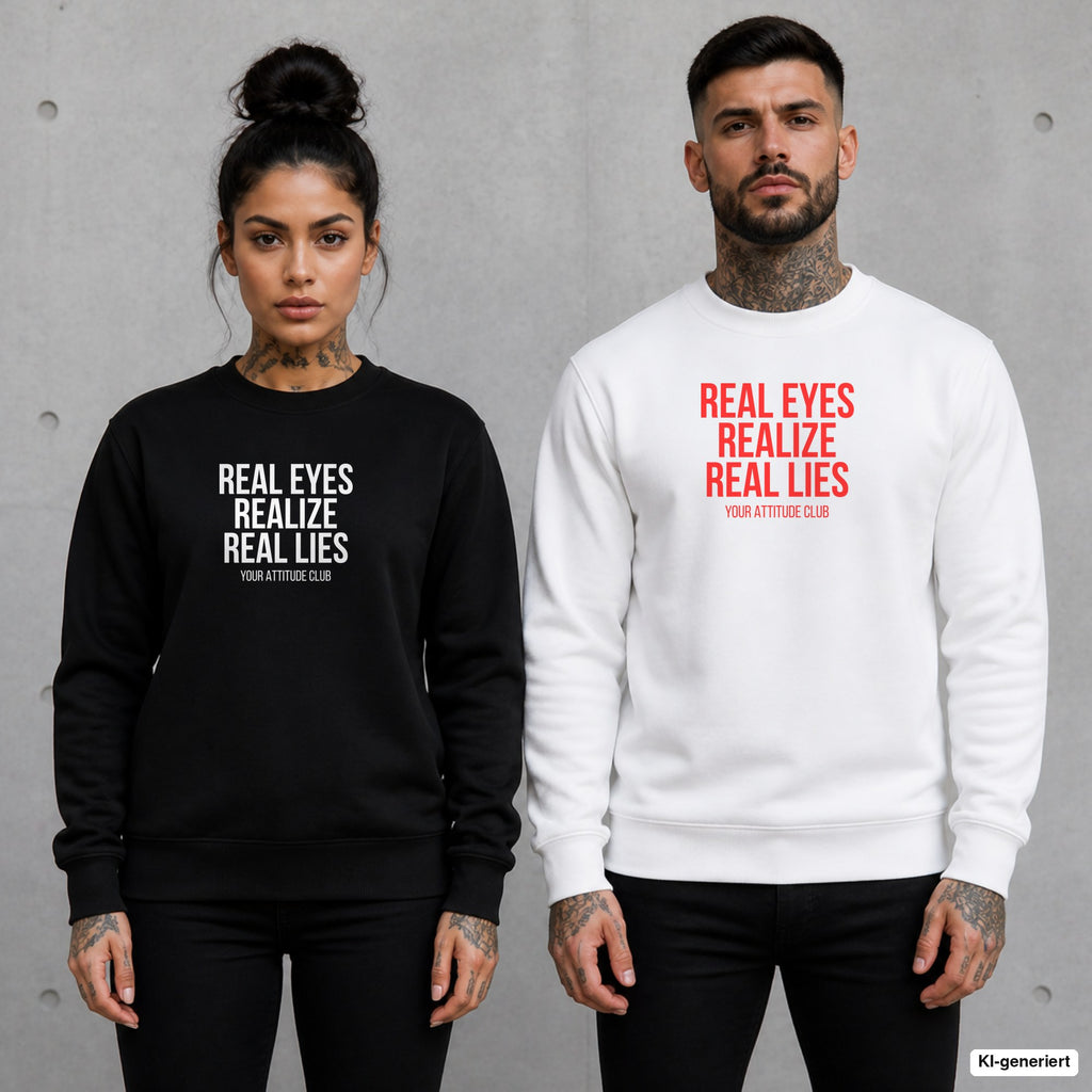 Real eyes realize real lies – Pullover mit Frontprint, Frau in Schwarz und Mann in Weiß vor Betonwand