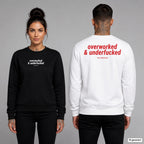 Overworked & underfucked – Pullover unisex mit Frontprint (Frau, Schwarz) und Backprint (Mann, Weiß)