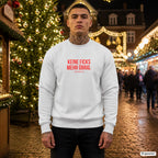 Keine Ficks mehr übrig – weißer Pullover mit rotem Frontprint, Herren auf dem Weihnachtsmarkt