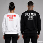COOL MOM CLUB – Pullover mit Backprint, Frau in Weiß mit rotem und Mann in Schwarz mit weißem Aufdruck
