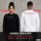 Overthinkaholic – Pullover wahlweise mit Front- oder Backprint, Paar vor Betonwand