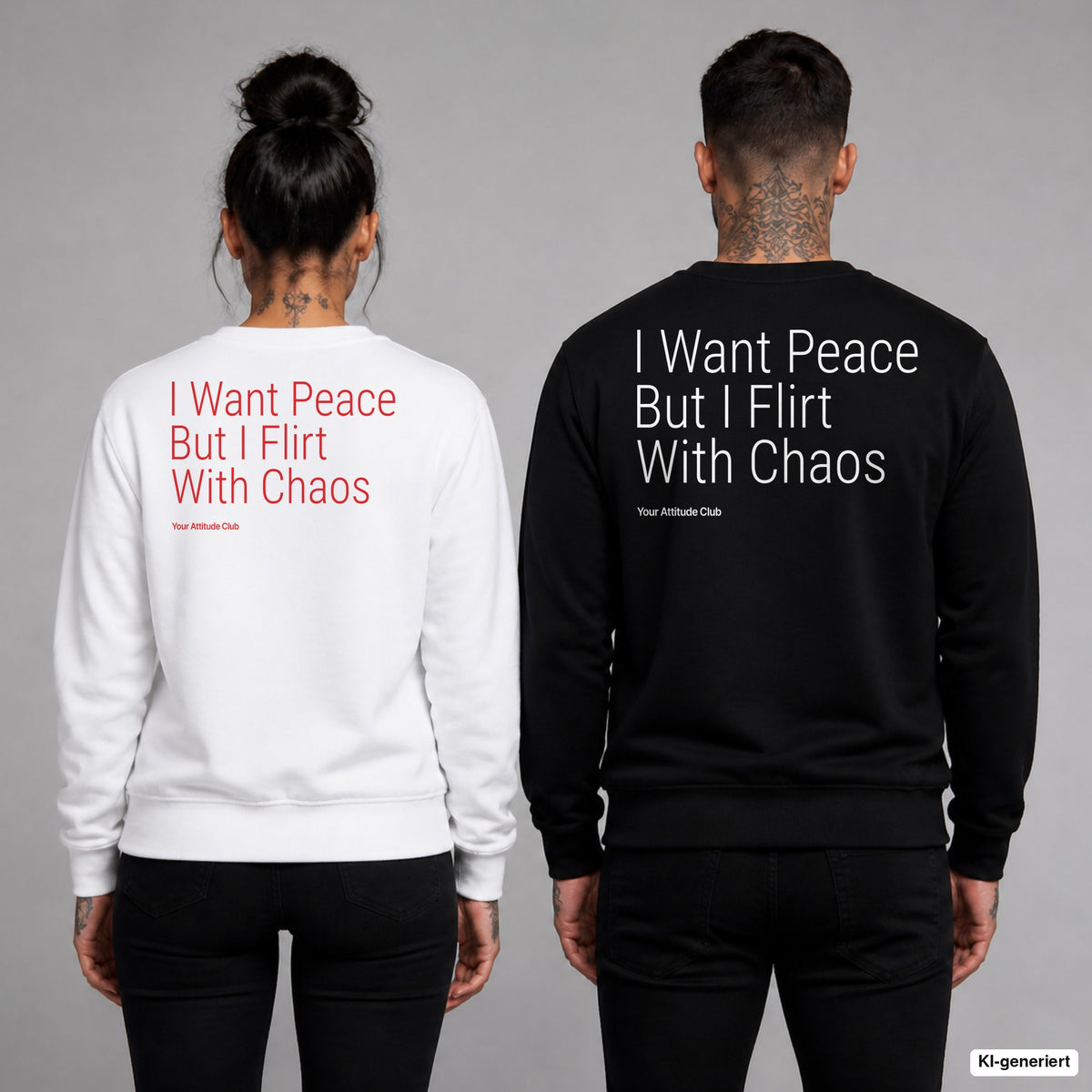I want peace but I flirt with chaos – Pullover mit Backprint, Frau in Weiß mit rotem und Mann in Schwarz mit weißem Aufdruck