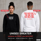 Told her she’s the one. not the only one – Pullover wahlweise mit Front- oder Backprint, Paar vor Betonwand