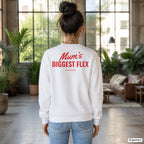 Mum’s biggest flex – weißer Pullover mit rotem Backprint, Damen im Loft