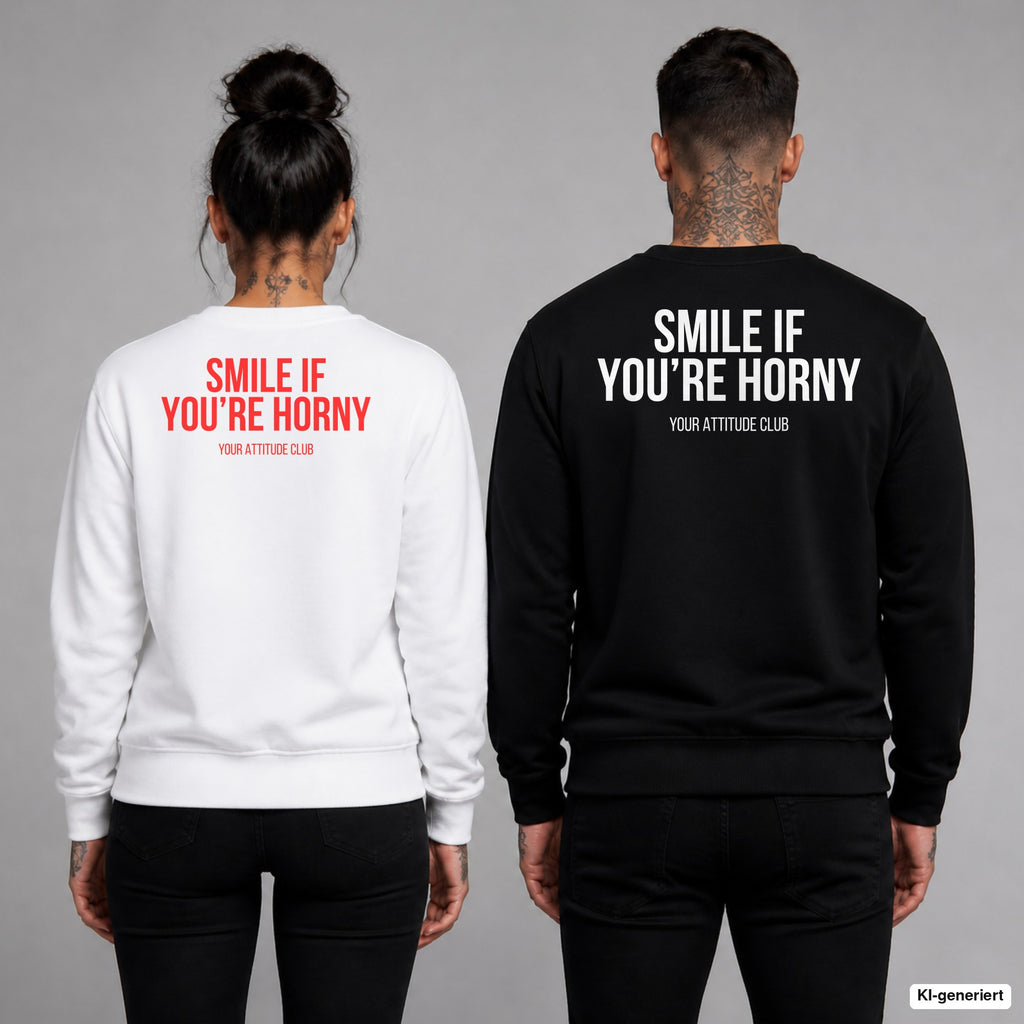 Smile if you’re horny – Pullover mit Backprint, Frau in Weiß mit rotem und Mann in Schwarz mit weißem Aufdruck