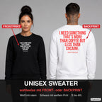I need something that’s more than coffee but less than cocaine – Pullover wahlweise mit Frontprint oder Backprint – Frau vorne in Schwarz, Mann hinten in Weiß