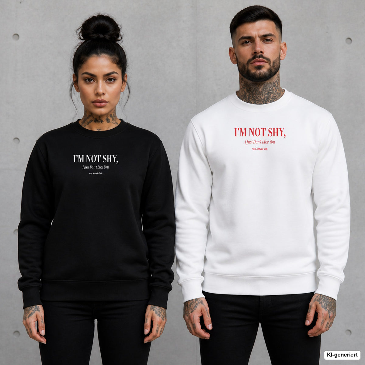 I’m not shy, I just don’t like you – Pullover mit Frontprint, Frau in Schwarz und Mann in Weiß vor Betonwand