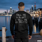 Roll me a blunt & tell me I’m pretty – schwarzer Pullover mit weißem Backprint, Herren am Hafen
