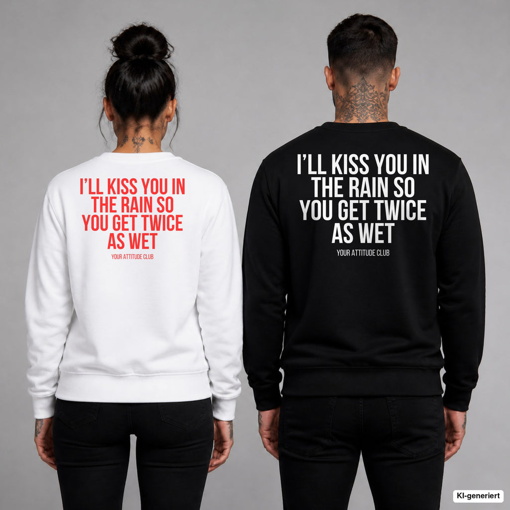 I’ll kiss you in the rain so you get twice as wet – Pullover mit Backprint, Frau in Weiß mit rotem und Mann in Schwarz mit weißem Aufdruck