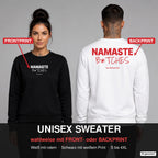 Namaste b*tches – Pullover wahlweise mit Frontprint oder Backprint – Frau vorne in Schwarz, Mann hinten in Weiß