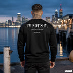 I’m not shy, I just don’t like you – schwarzer Pullover mit weißem Backprint, Herren am Hafen